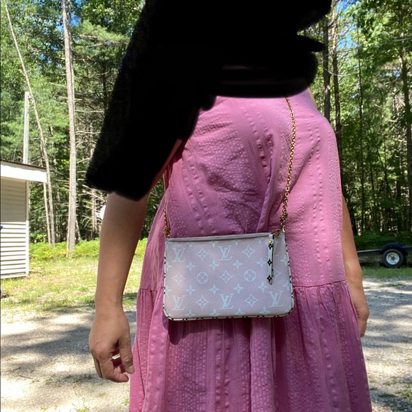 Louis Vuitton Pochette Giant Monogram Double Zip - Picture 13 of 14